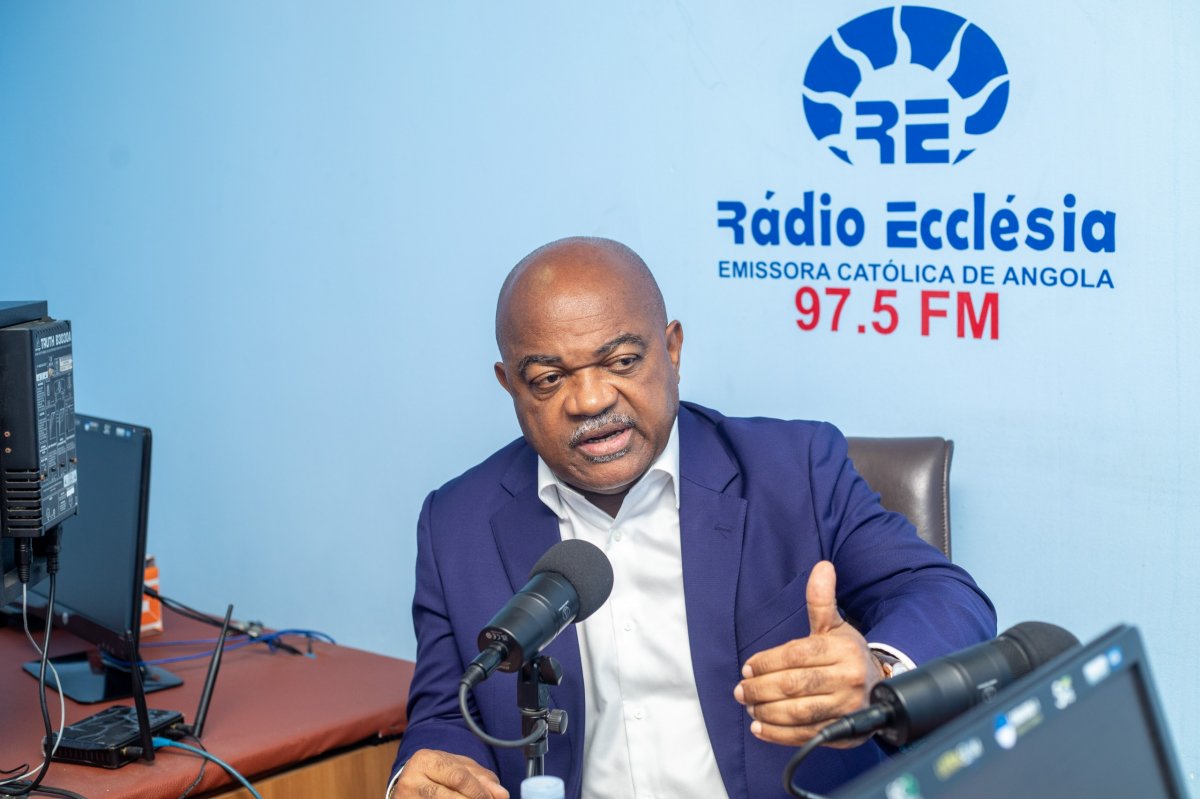 Transformar Angola num hub regional de telecomunicações